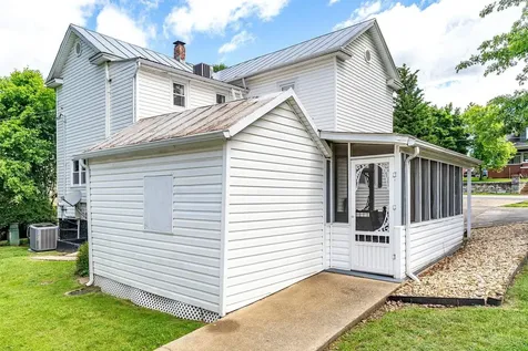 411 Fourth Street Shenandoah VA 22849