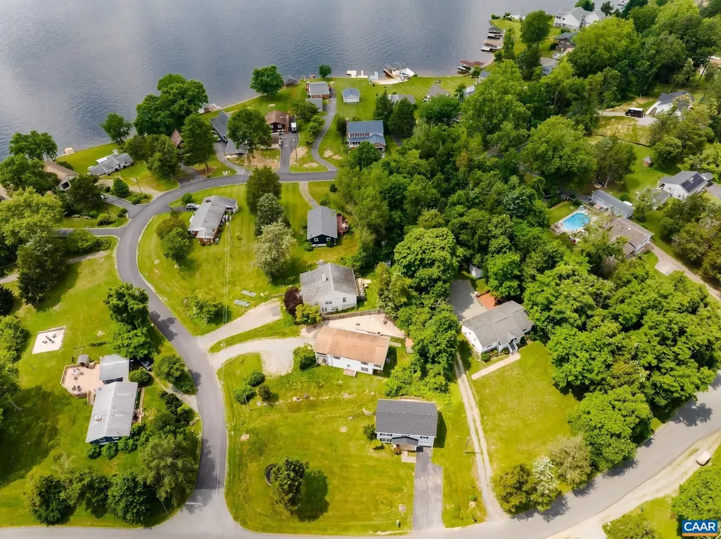 516 Lakeshore Drive S Louisa VA 23093