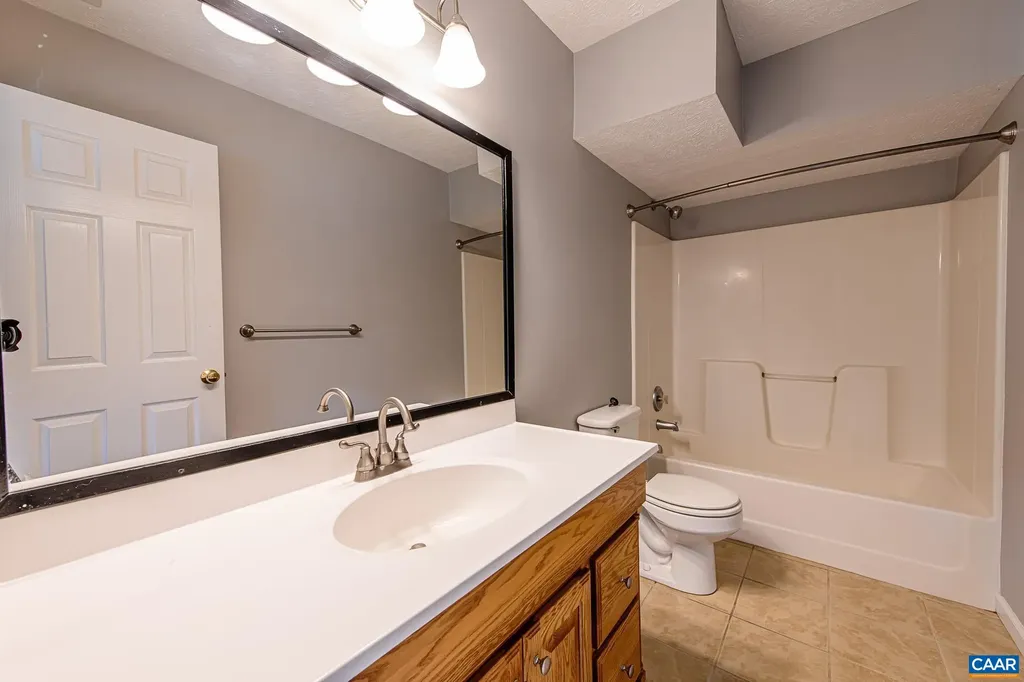 516 Lakeshore Drive S Louisa VA 23093