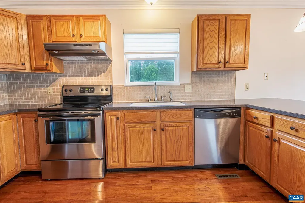 516 Lakeshore Drive S Louisa VA 23093