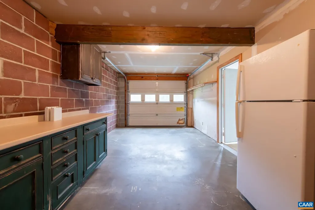 516 Lakeshore Drive S Louisa VA 23093