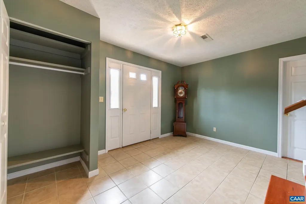 516 Lakeshore Drive S Louisa VA 23093