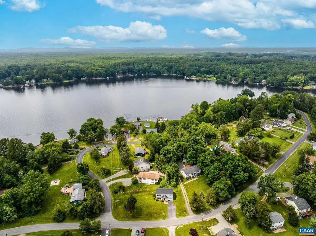 516 Lakeshore Drive S Louisa VA 23093