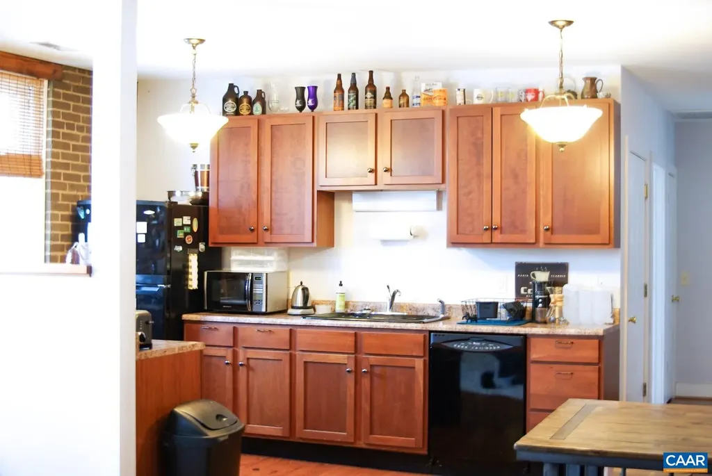 475 Valley Street Scottsville VA 24590