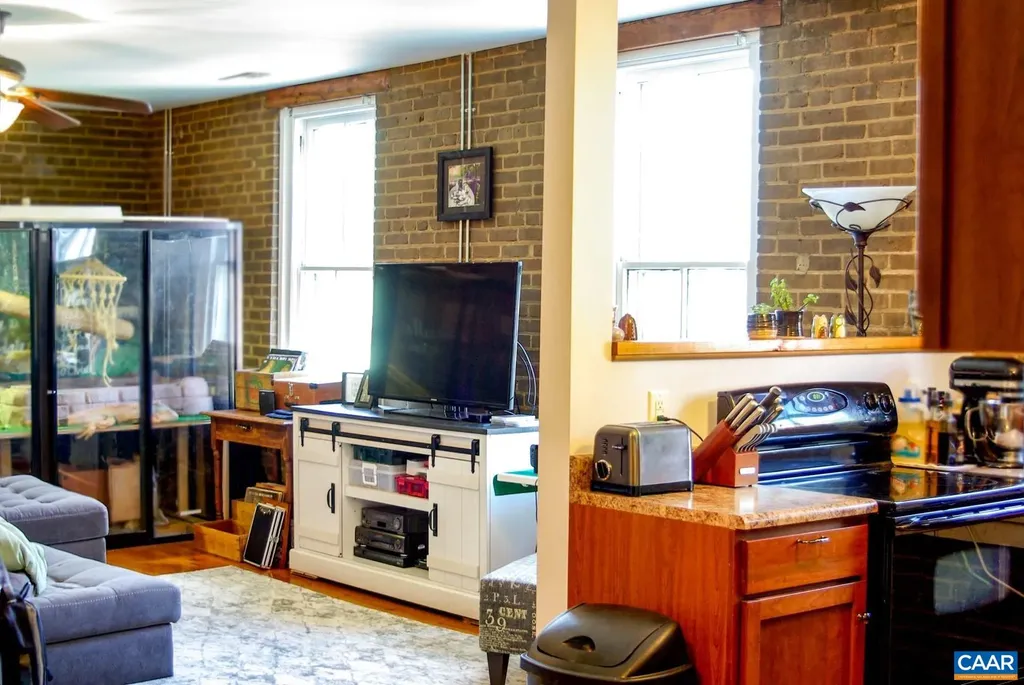 475 Valley Street Scottsville VA 24590