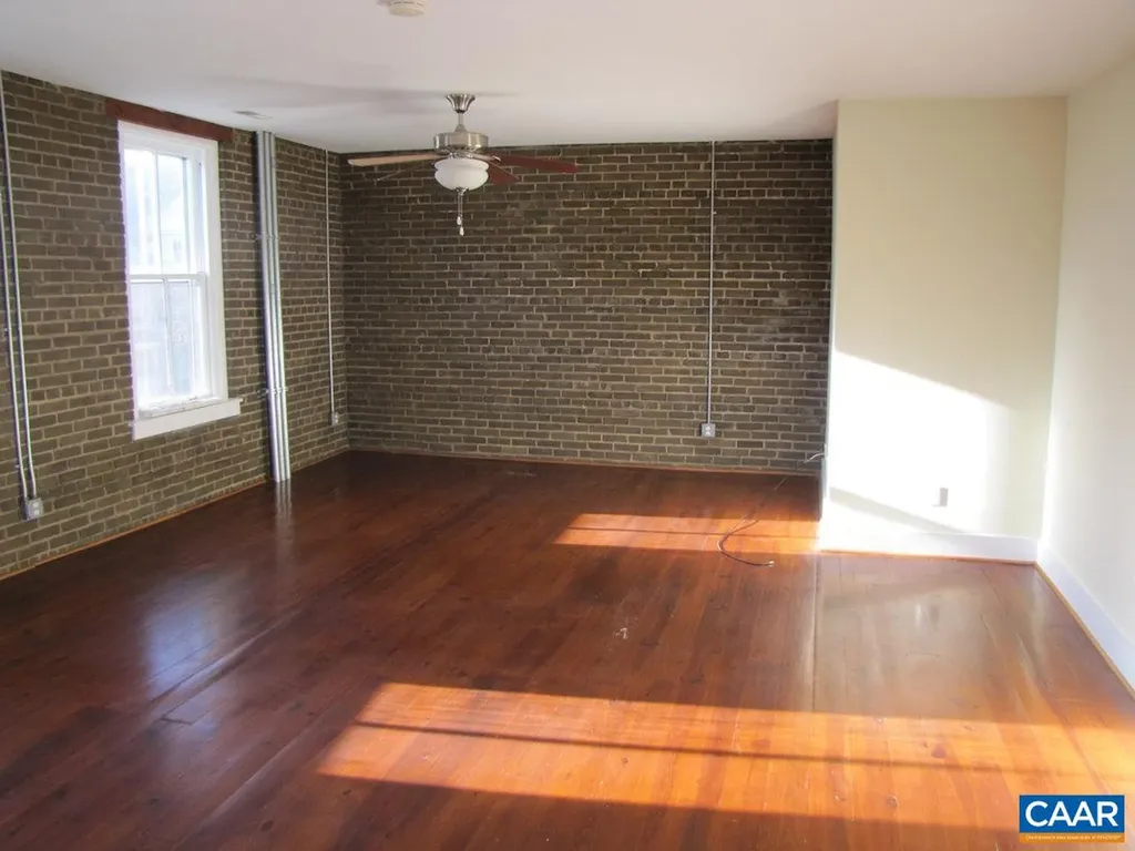 475 Valley Street Scottsville VA 24590