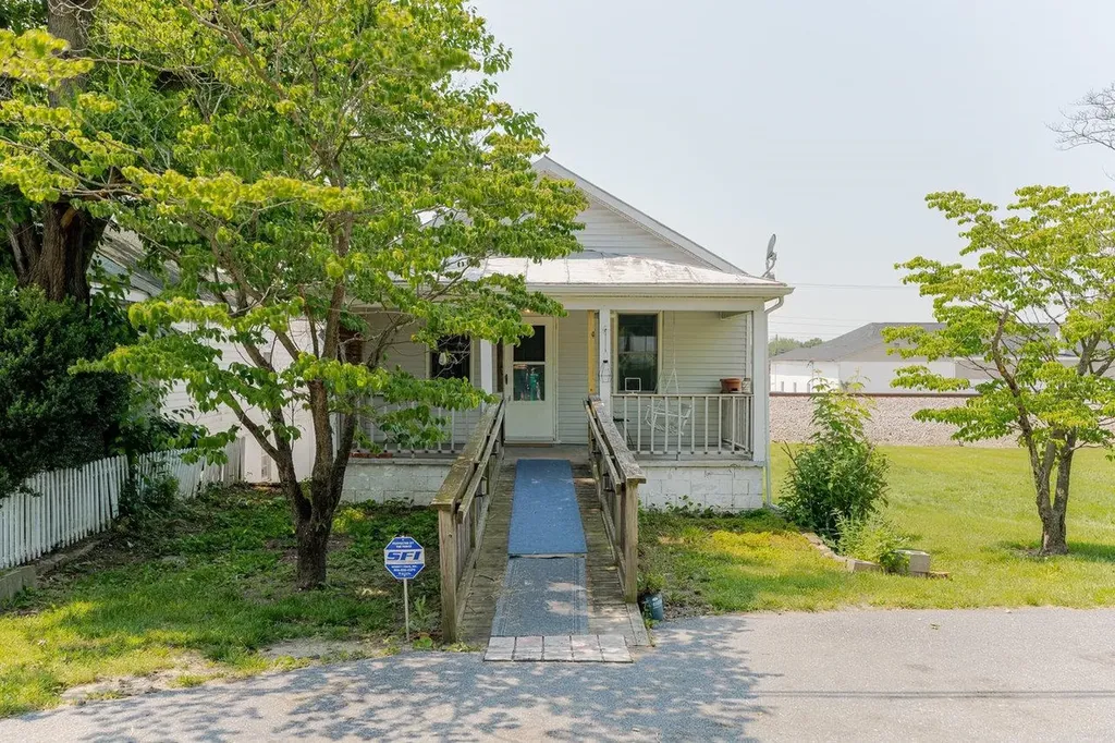 209 Park Avenue Grottoes VA 24441