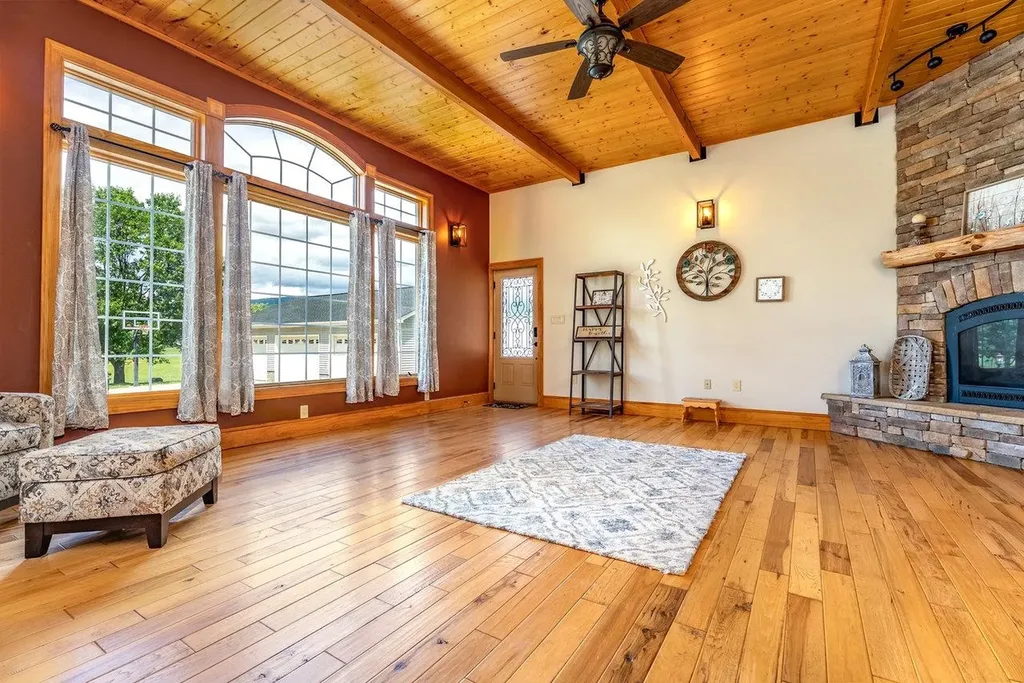 17962 Old Barn Lane Elkton VA 22827