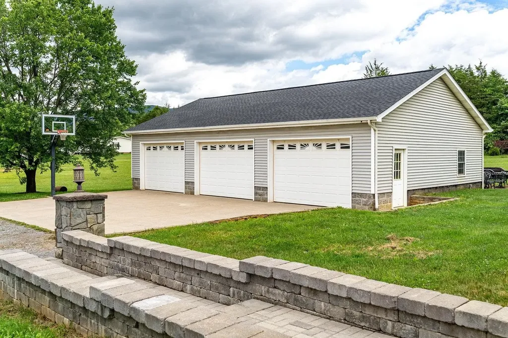 17962 Old Barn Lane Elkton VA 22827