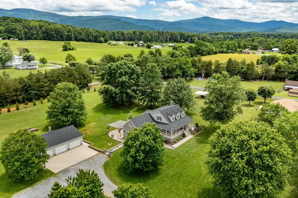 17962 Old Barn Lane Elkton VA 22827