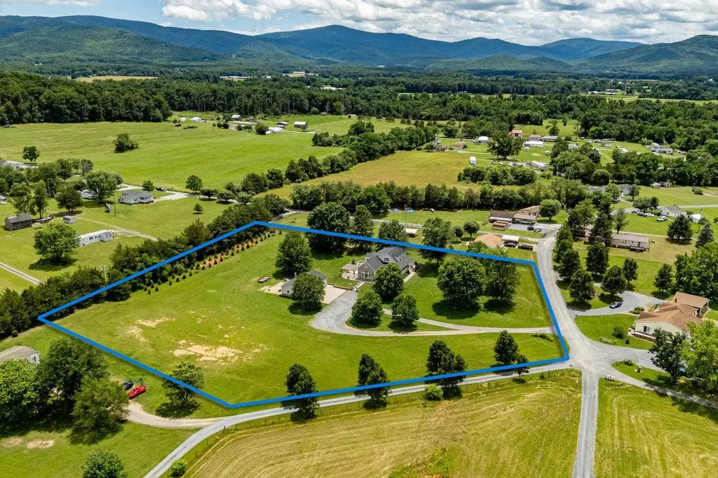 17962 Old Barn Lane Elkton VA 22827