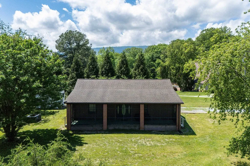 143 Woodland Court Luray VA 22835
