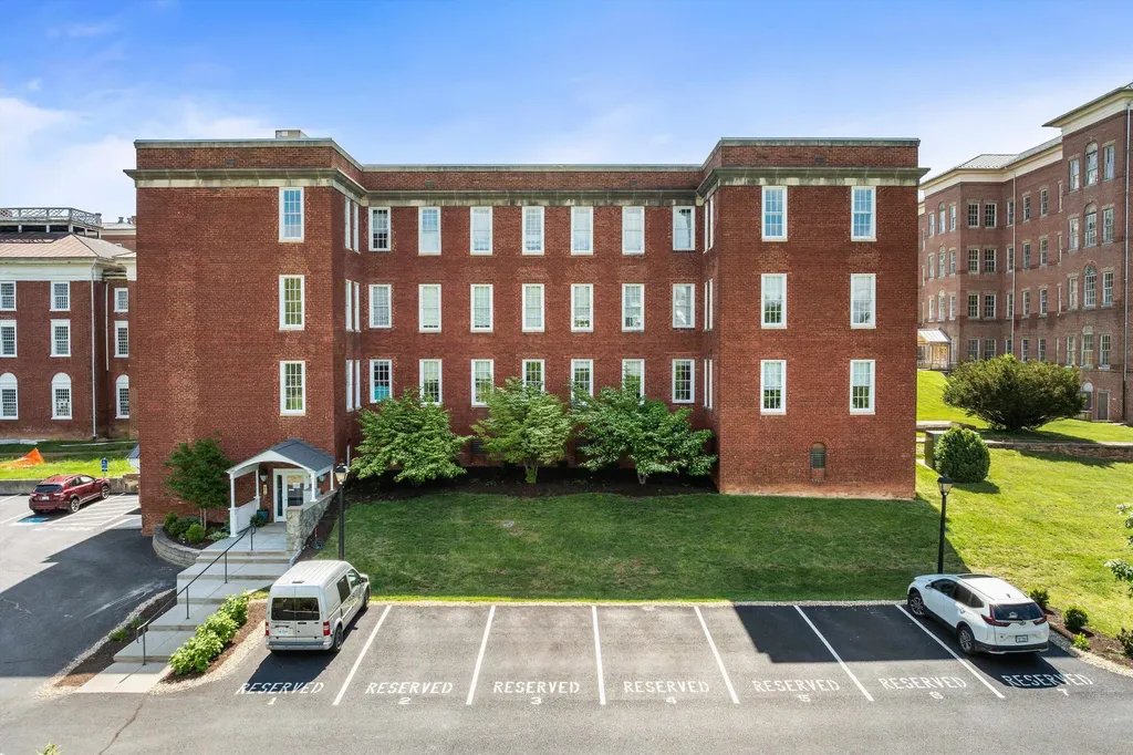 101 W Village Drive W Staunton VA 24401