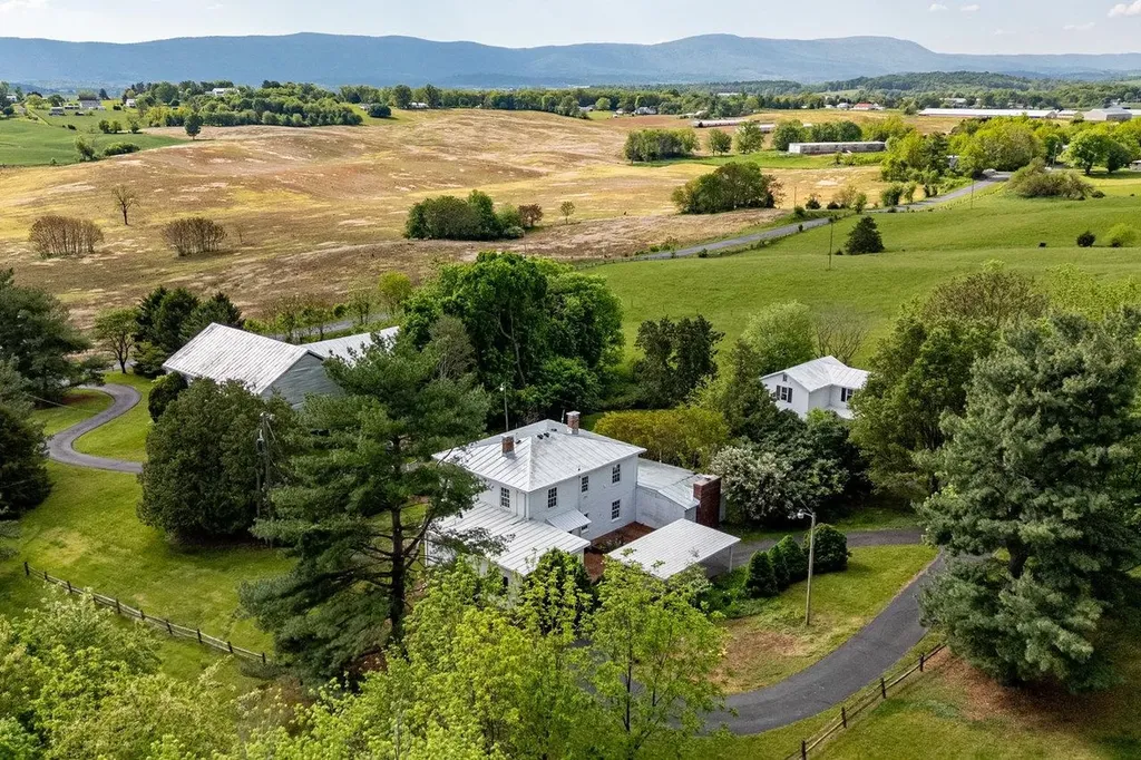 2860 Uphill Drive Broadway VA 22815