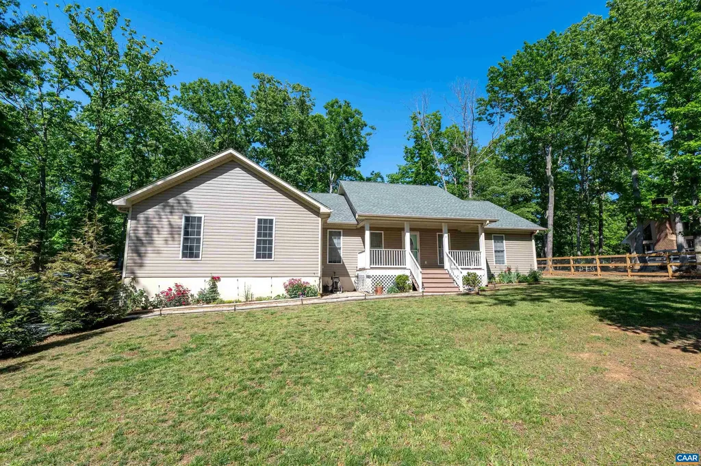 31 Oak Grove Road Palmyra VA 22963