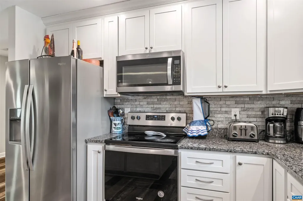 31 Oak Grove Road Palmyra VA 22963