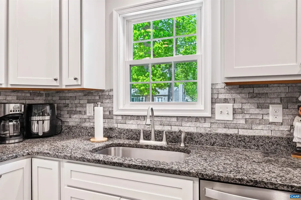 31 Oak Grove Road Palmyra VA 22963