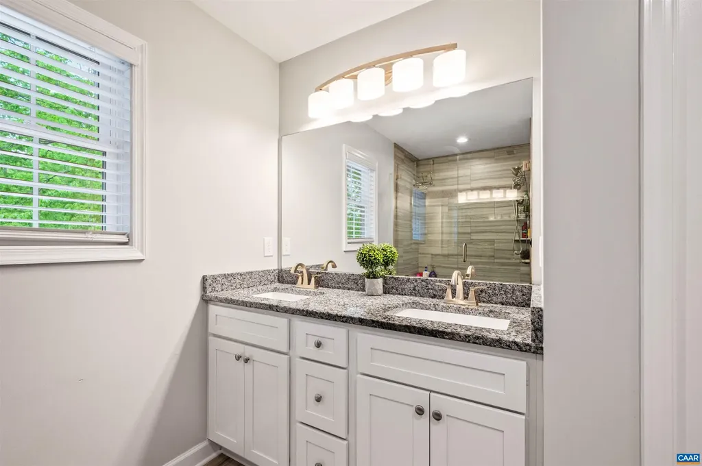 31 Oak Grove Road Palmyra VA 22963