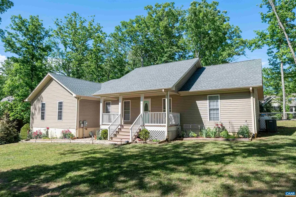 31 Oak Grove Road Palmyra VA 22963