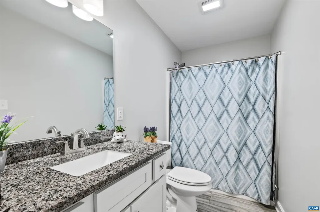 31 Oak Grove Road Palmyra VA 22963