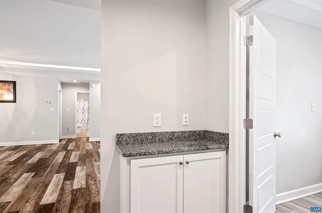 31 Oak Grove Road Palmyra VA 22963