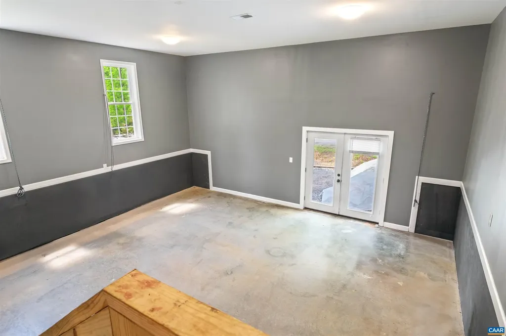 31 Oak Grove Road Palmyra VA 22963