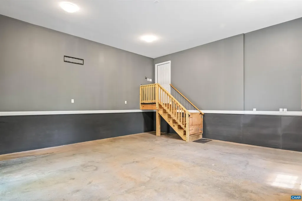 31 Oak Grove Road Palmyra VA 22963