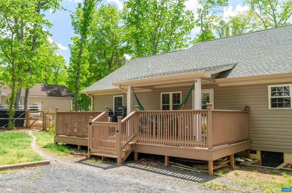 31 Oak Grove Road Palmyra VA 22963
