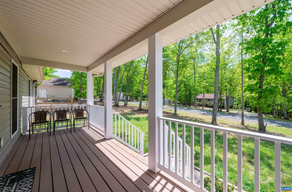 31 Oak Grove Road Palmyra VA 22963