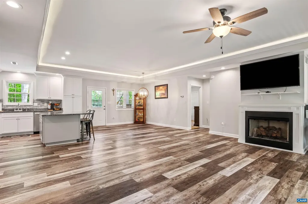 31 Oak Grove Road Palmyra VA 22963