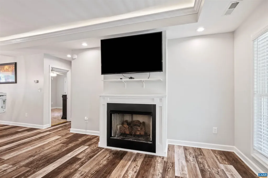 31 Oak Grove Road Palmyra VA 22963