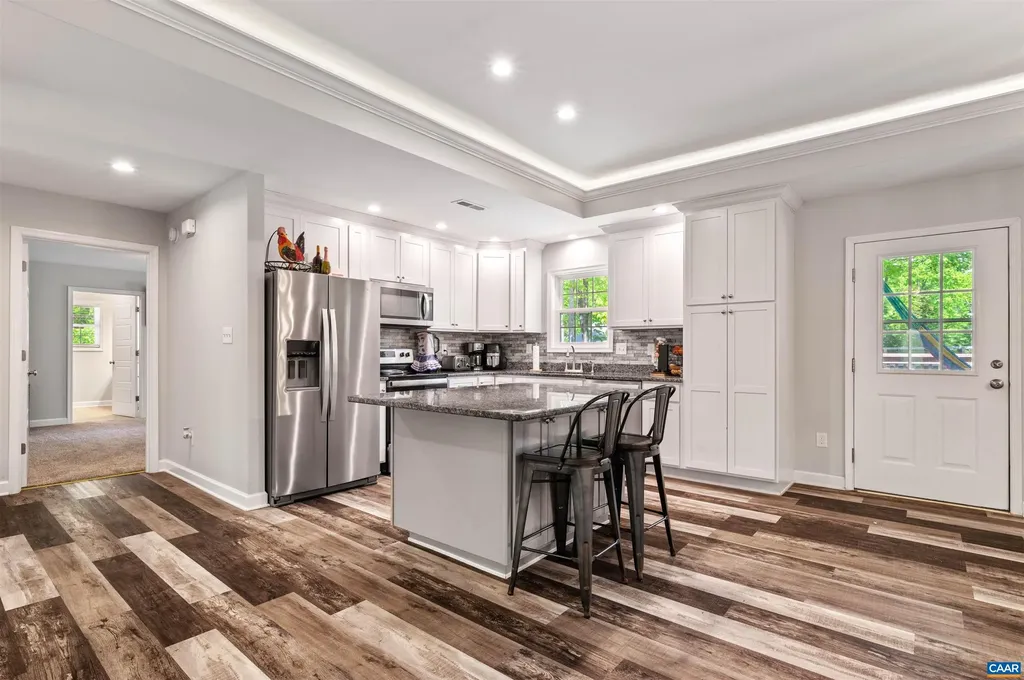 31 Oak Grove Road Palmyra VA 22963