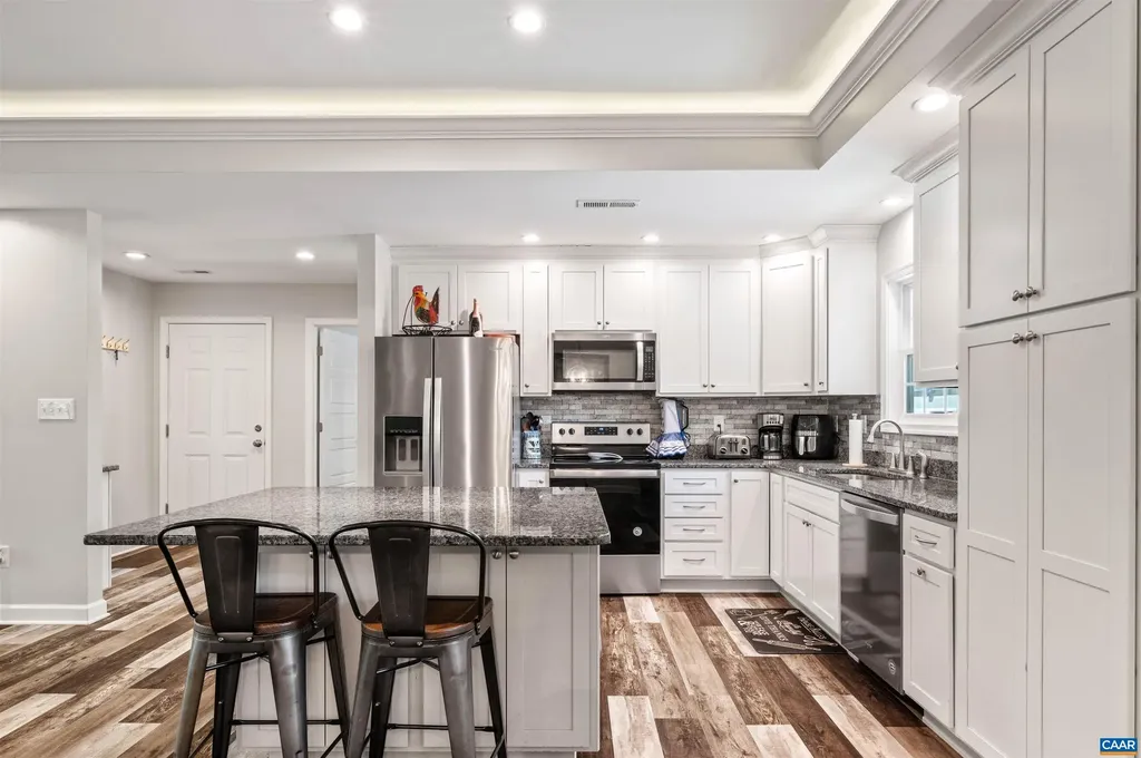 31 Oak Grove Road Palmyra VA 22963