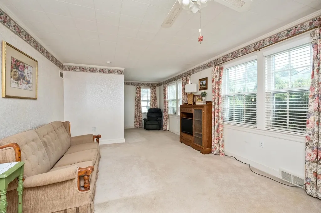 208 Stuart Avenue N Elkton VA 22827