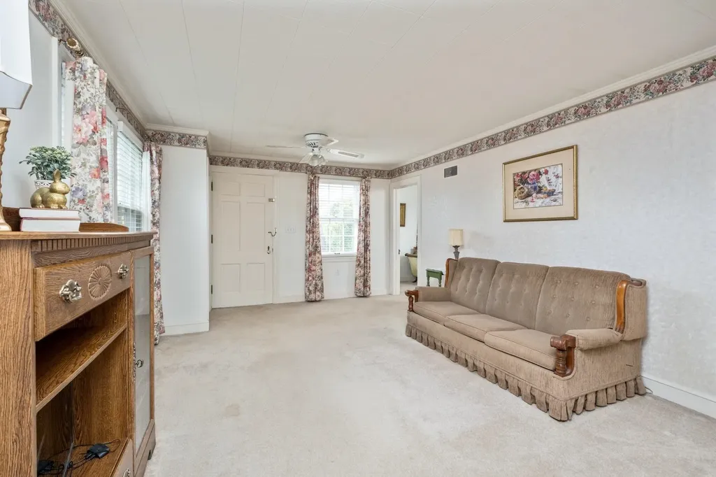 208 Stuart Avenue N Elkton VA 22827