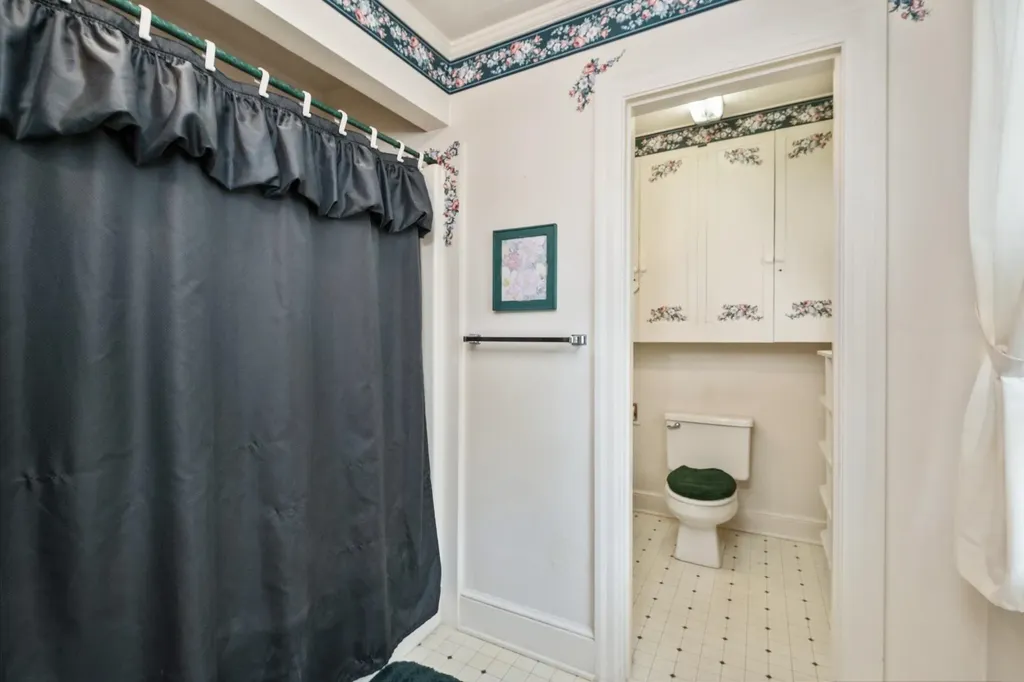 208 Stuart Avenue N Elkton VA 22827