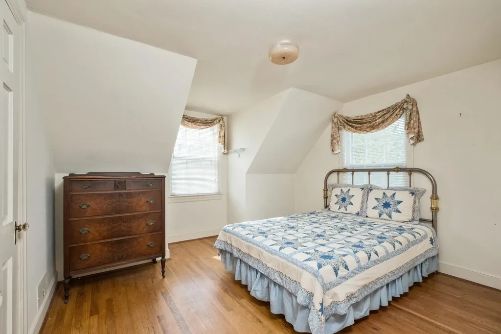 208 Stuart Avenue N Elkton VA 22827