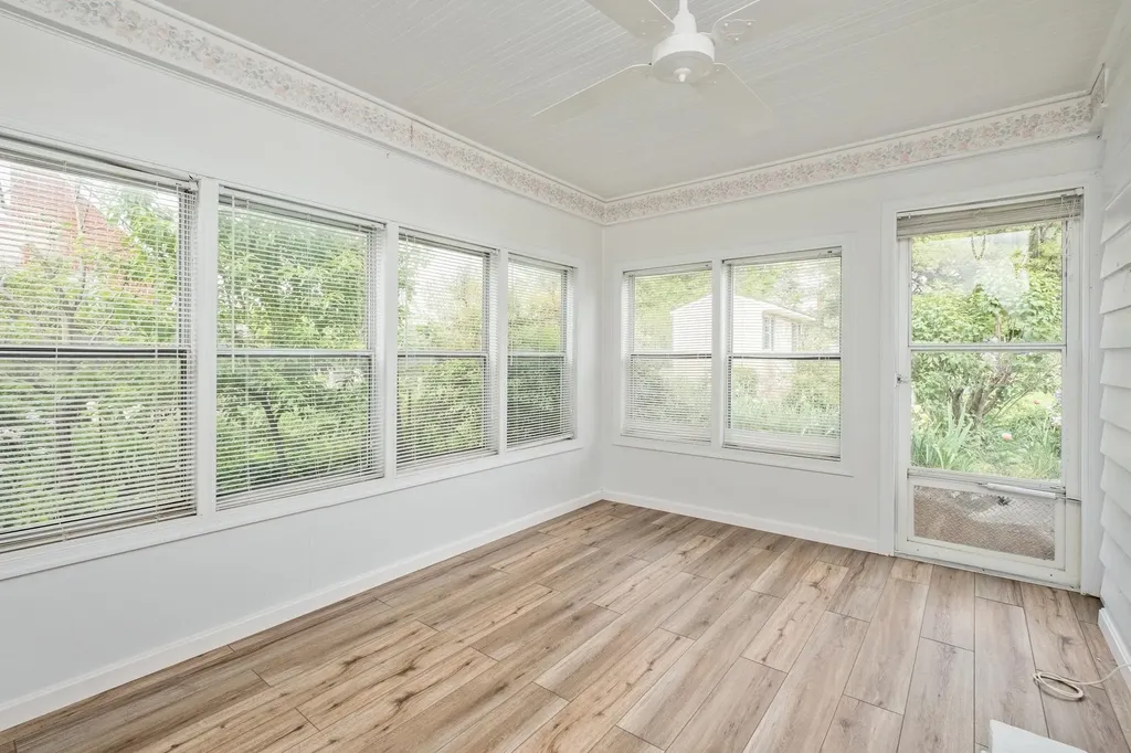 208 Stuart Avenue N Elkton VA 22827