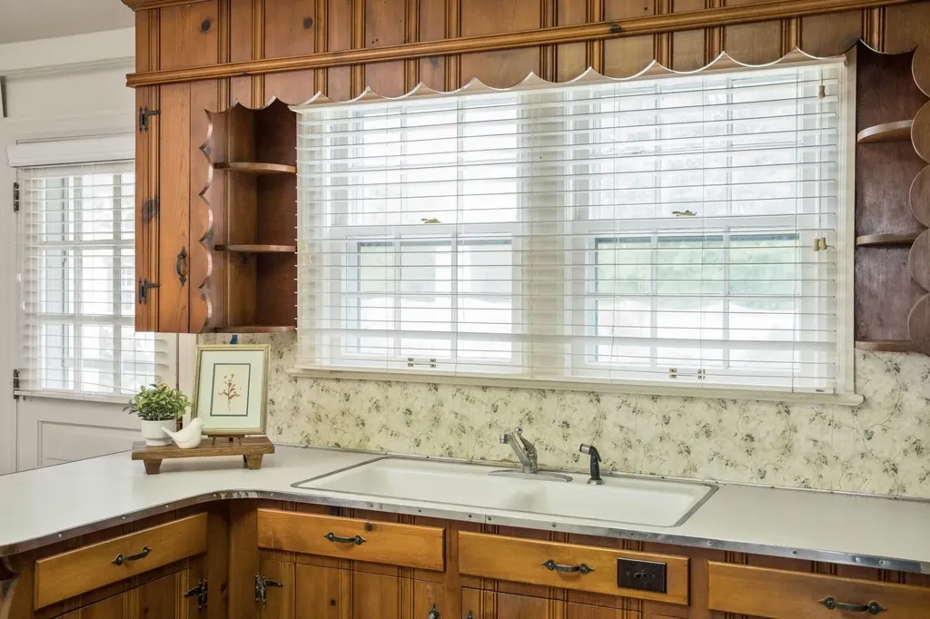 208 Stuart Avenue N Elkton VA 22827