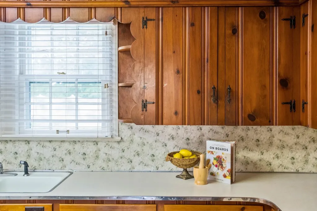 208 Stuart Avenue N Elkton VA 22827