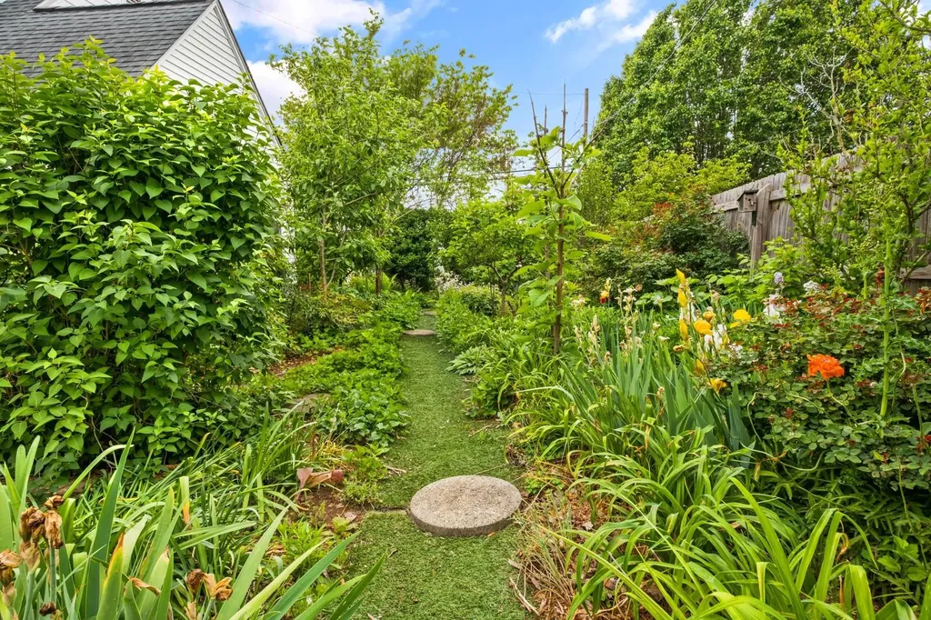 208 Stuart Avenue N Elkton VA 22827