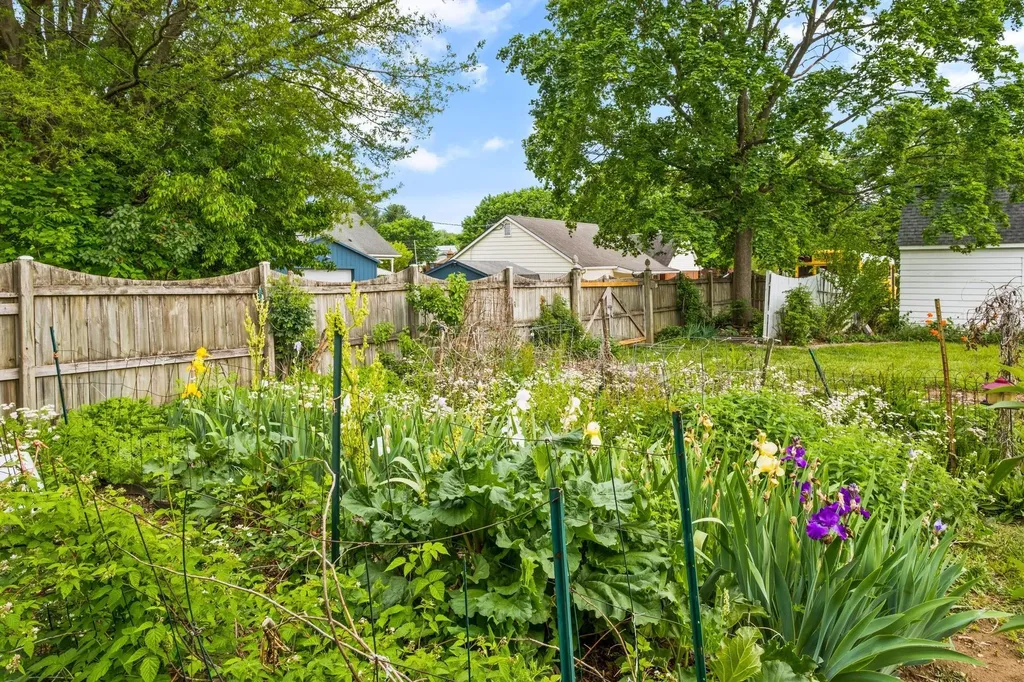 208 Stuart Avenue N Elkton VA 22827