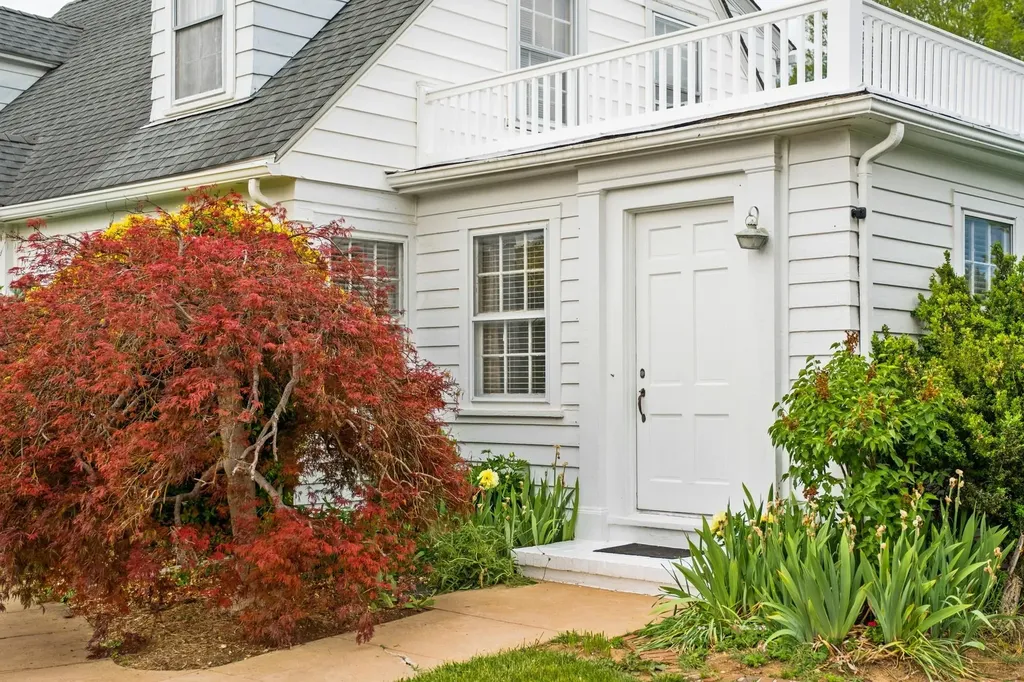 208 Stuart Avenue N Elkton VA 22827