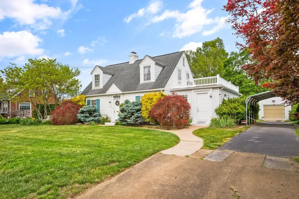 208 Stuart Avenue N Elkton VA 22827