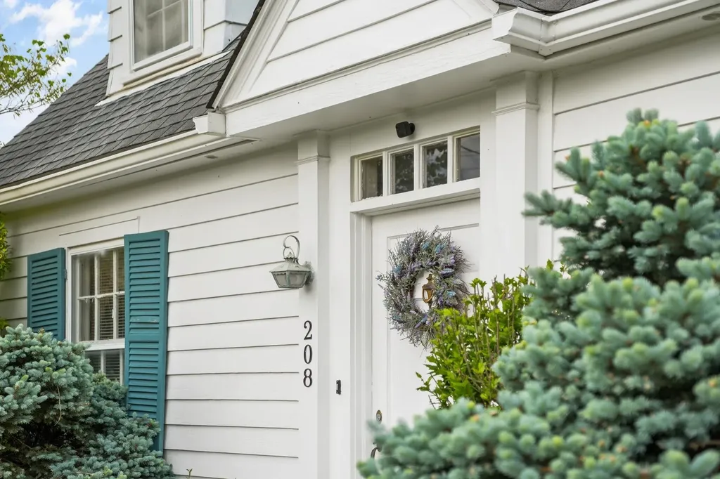 208 Stuart Avenue N Elkton VA 22827