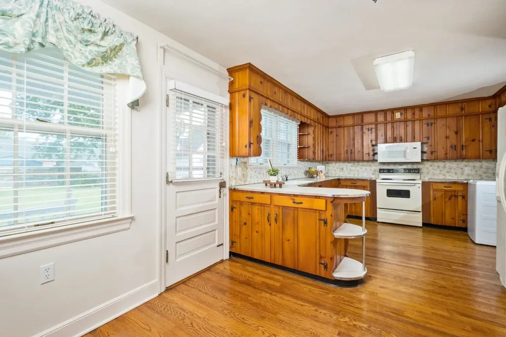 208 Stuart Avenue N Elkton VA 22827