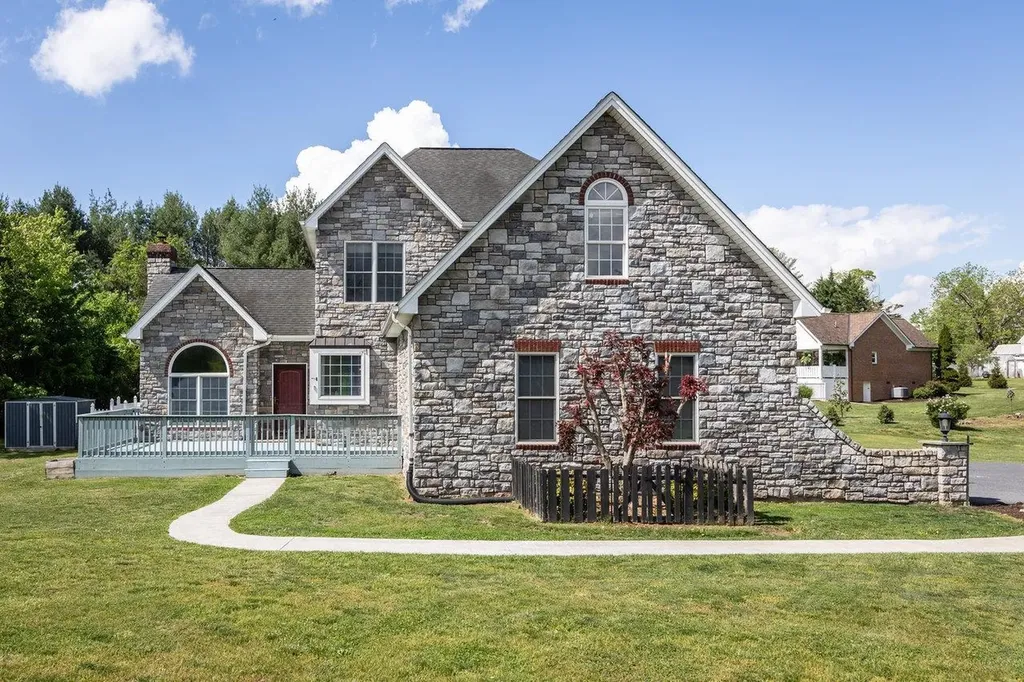 9186 Black Rock Road Grottoes VA 24441