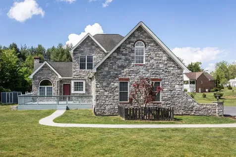 9186 Black Rock Road Grottoes VA 24441