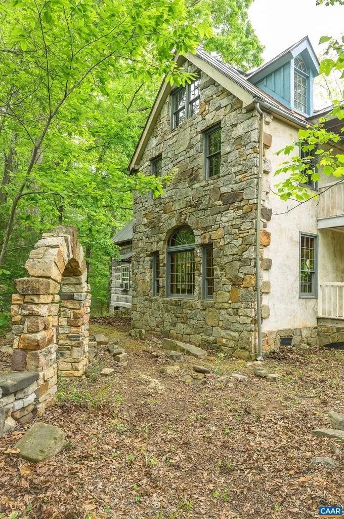 1816 Davis Shop Road Earlysville VA 22936