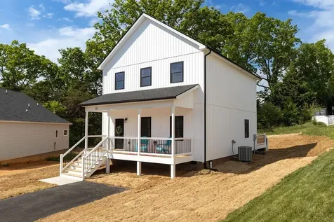 15 Topside Creek Staunton VA 24401